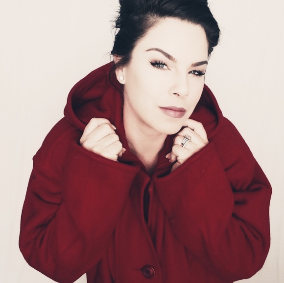 Meet your Posher, Nina - Picture 1 of 3